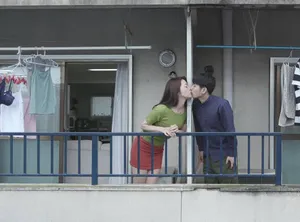 Tiếng rên của chị gần nhà sát bên và cậu thanh niên được lái máy bay