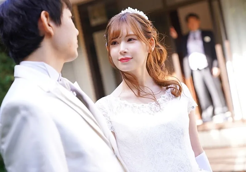 Bố người chồng chịch bạn gái của con trai ngay sau lễ cưới của con trai